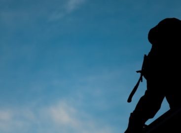 Сальчанин работал на крыше и упал с высоты второго этажа