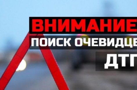 В Сальске водитель КамАЗа повредил светофор и забор