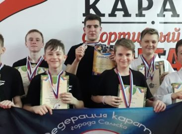 Сальские каратисты привезли серебряный урожай наград из Новочеркасска