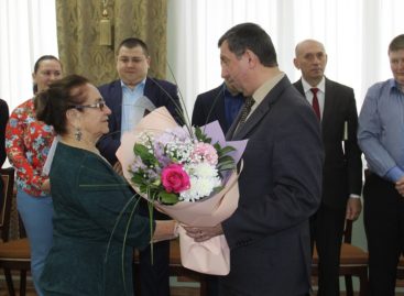 Почетного гражданина Сальского района Людмилу Лапину поздравили с днем рождения