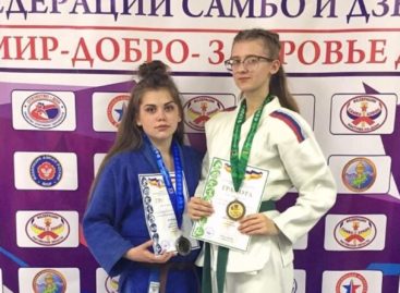 Сальчанки взошли на пьедестал чемпионата области по дзюдо