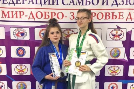 Сальчанки взошли на пьедестал чемпионата области по дзюдо