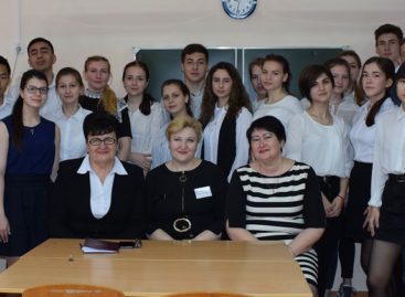 Сальские руководители рассказали о системе местного самоуправления старшеклассникам