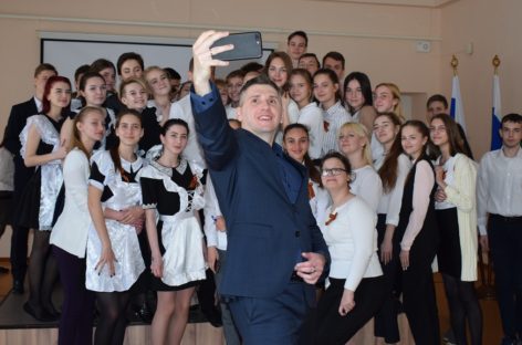 Финалист конкурса «Лидеры России» Евгений Новиков дал мастер-класс сальским школьникам