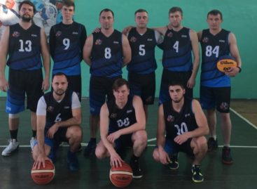 Сальчане продолжают болеть за баскетболистов в ДЮСШ
