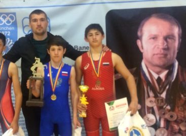 Борцы из Гиганта принесли Сальскому району три медали всероссийского турнира по греко-римской борьбе