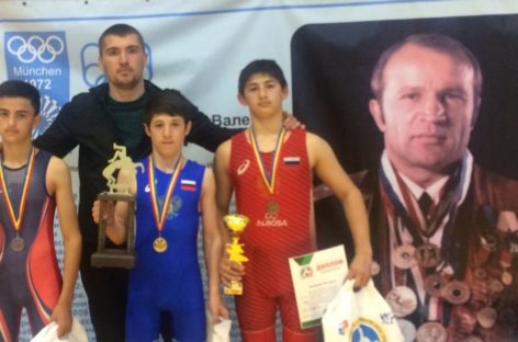 Борцы из Гиганта принесли Сальскому району три медали всероссийского турнира по греко-римской борьбе