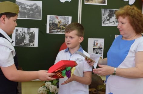 Потомки героя-летчика, защищавшего Сальск, приехали почтить его память