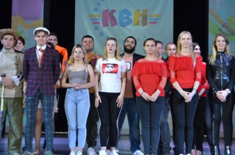 Две девчонки собрали одну команду и выиграли фестиваль КВН