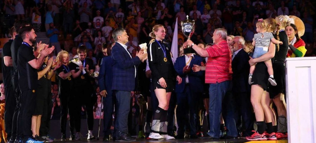 Василий Голубев поздравил донских гандболисток с победой в чемпионате России