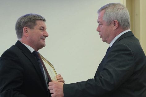 Василий Голубев вручил дипломы за качество управления бюджетным процессом