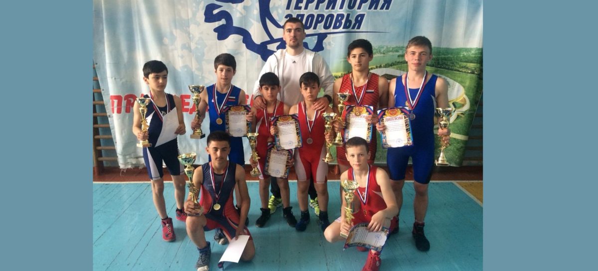 Гигантовские борцы привезли семь медалей из станицы Егорлыкской