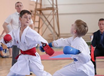 В поселке Приречный каратисты сразились на турнире «Ступени к мастерству»