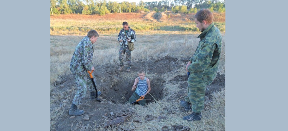 В Константиновском районе обнаружили частицу комсомольского билета красноармейца