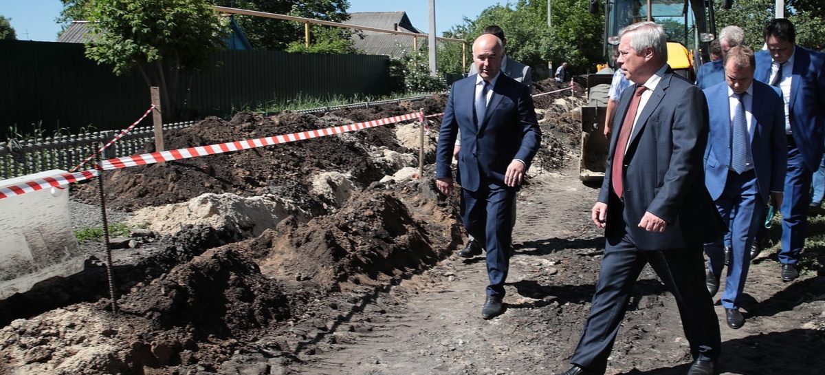 Замену участка водовода в Гукове завершат до конца октября