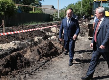 Замену участка водовода в Гукове завершат до конца октября
