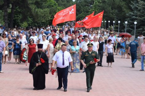 В День памяти и скорби сотни сальчан приняли участие во Всероссийской военно-патриотической акции «Горсть Памяти»