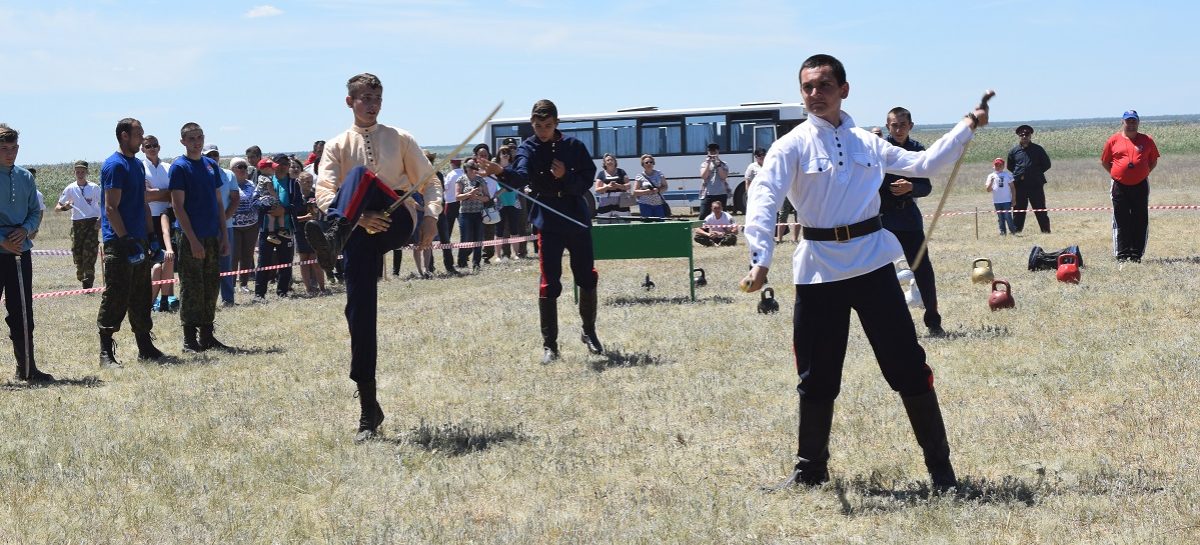 На Дону прошла спартакиада среди юных казаков