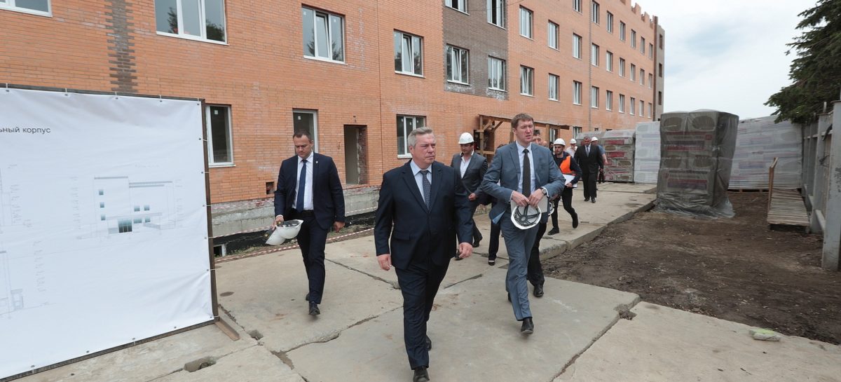 В Азовском районе завершат реконструкцию геронтологического учреждения