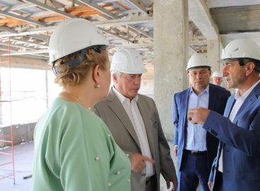 Губернатор потребовал взять на контроль капремонт Дворца спорта