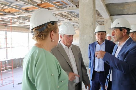 Губернатор потребовал взять на контроль капремонт Дворца спорта