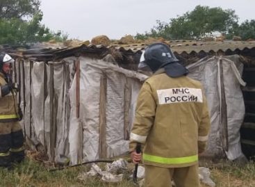 В посёлке Поливном запылал сарай