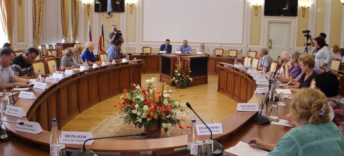 Законодательные инициативы рассмотрели представители общественности