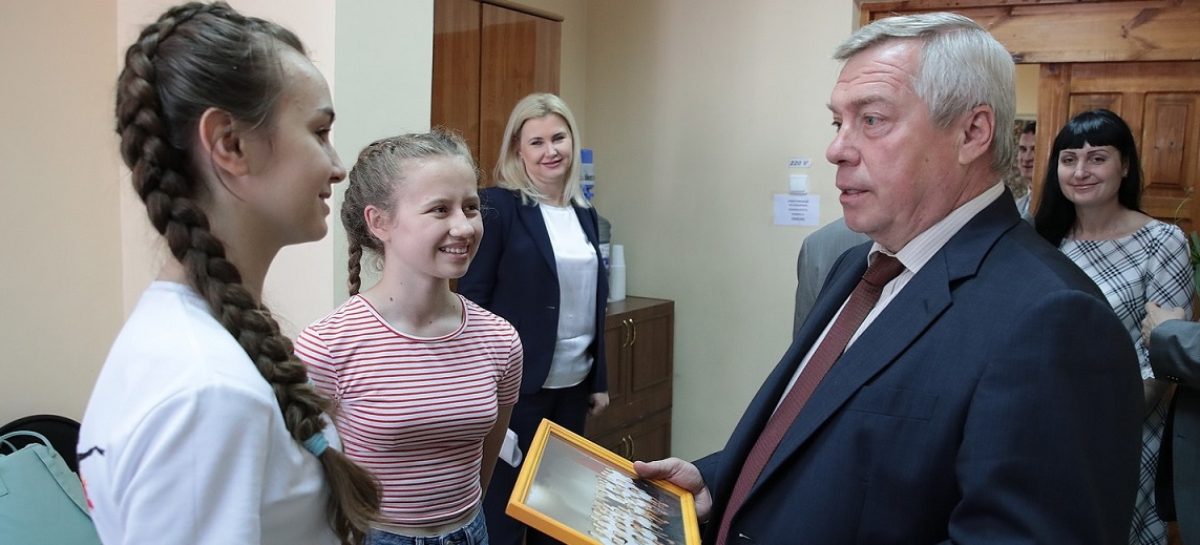 Василий Голубев направил средства для детских школ искусств Дона
