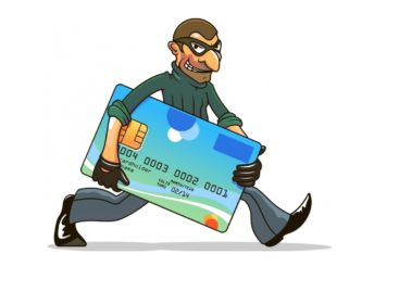 То с карты деньги снимут, то из магазина что-то унесут