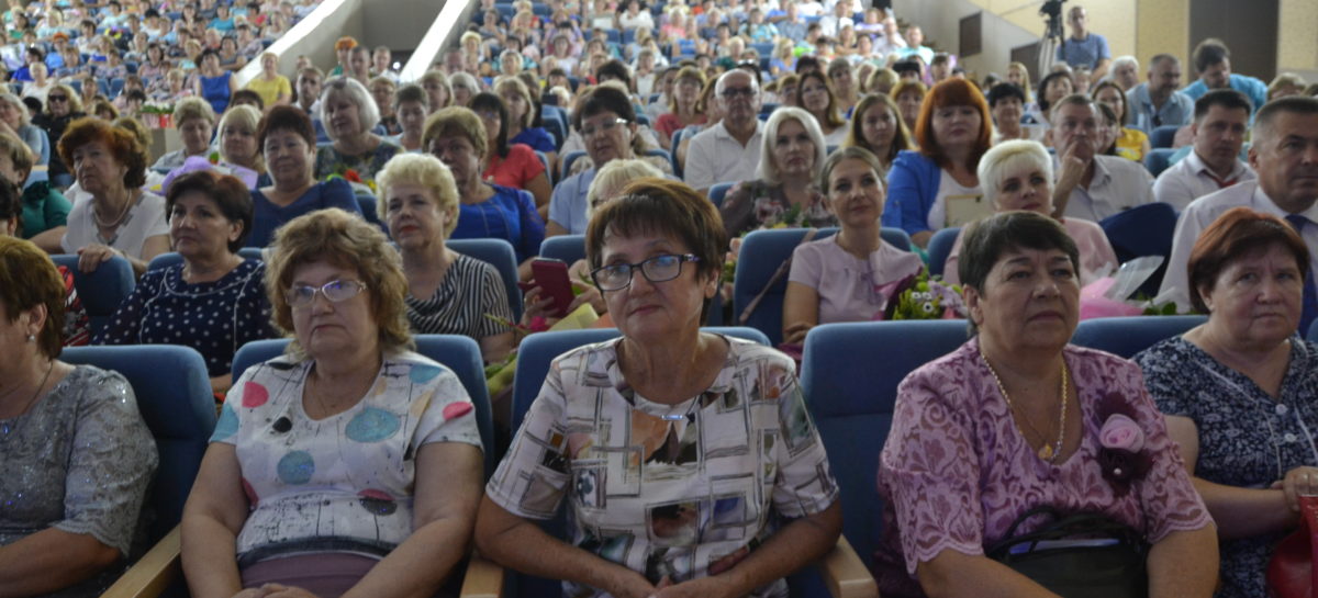 Здесь можно увидеть цвет интеллигенции Сальского района