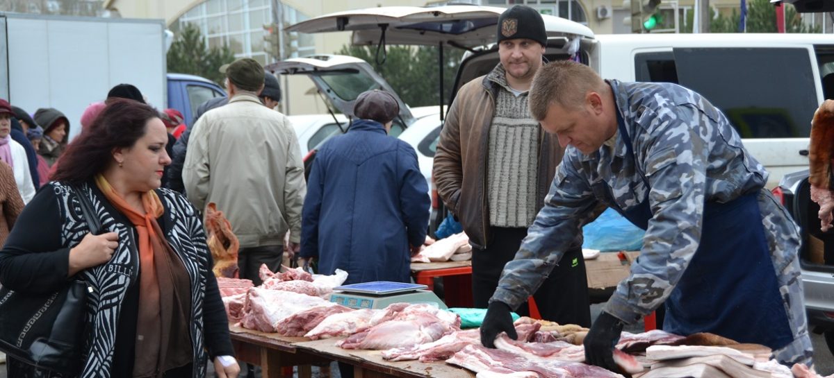 Ярмарка в Сальске пела, плясала, продукты покупала