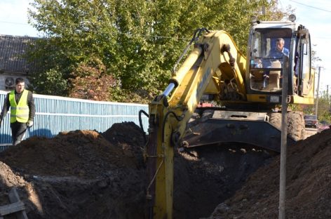 На улице Гончарова в Сальске в разгаре основной этап замены городского канализационного коллектора