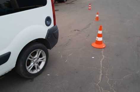 В Сальске, в Рабочем переулке, водитель иномарки, сдавая назад, сбил пожилого пешехода