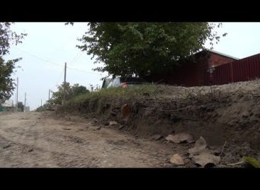Азовскую улицу прогрейдировали, но жители не довольны. Почему?
