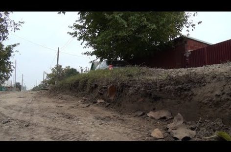 Азовскую улицу прогрейдировали, но жители не довольны. Почему?