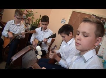 Сальский ансамбль «FоIк Bоys» сыграет на балалайках в Ростове
