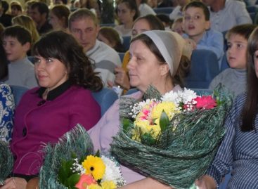 Сальских мам поздравил губернатор Ростовской области Василий Голубев