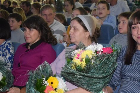 Сальских мам поздравил губернатор Ростовской области Василий Голубев