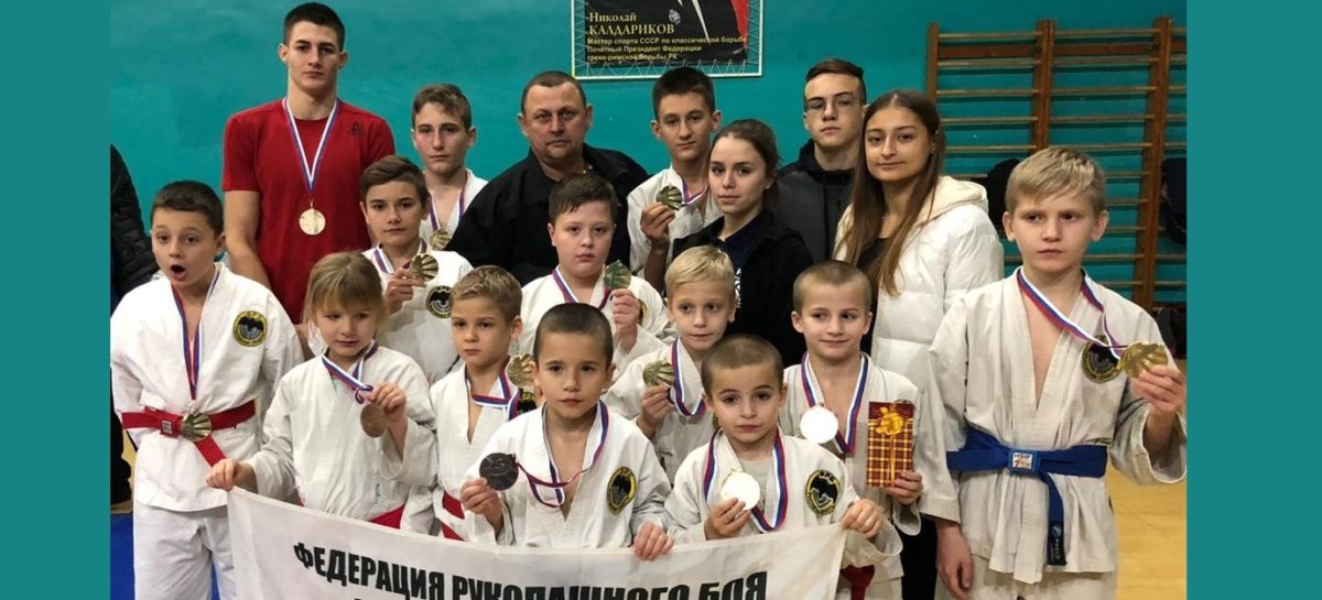 79% «золота»: сальские рукопашники сразились на ковре в Элисте