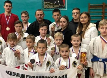 79% «золота»: сальские рукопашники сразились на ковре в Элисте
