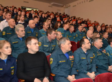 В Сальске чествовали сотрудников МЧС