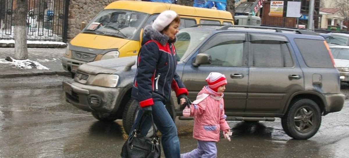 Жителей Сальского района призывают на каникулах не забывать о безопасности детей