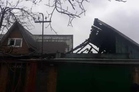 В Сальске, в домовладении по переулку Матяшевскому, возник пожар