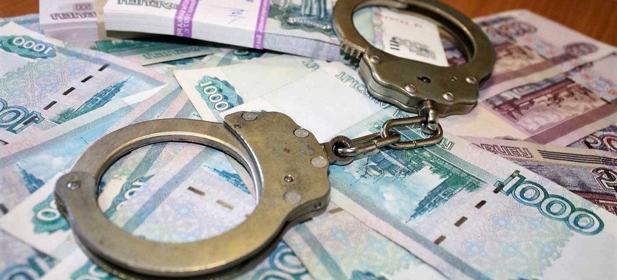 Замначальника расчётного центра образования Сальска осудили за мошенничество на реальный срок