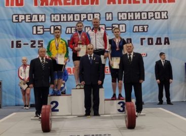 Сальчанка Дарья Рязанова в шестой раз победила на первенстве России по тяжелой атлетике