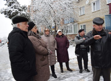 В многоэтажке по улице Седова, 1а, в Сальске из «горячего» крана часто течёт едва тёплая вода