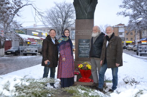 Теплая встреча в южном колорите: в художественном музее вспоминали Василия Нечитайло
