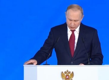 Путин предложил обеспечить учеников 1–4-х классов бесплатным питанием