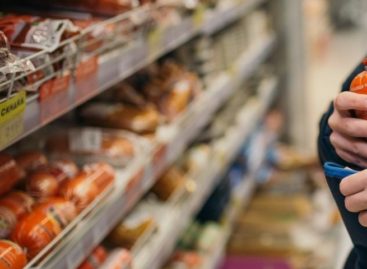 Сальчанка унесла с прилавка супермаркета продукты, но безнаказанной не осталась