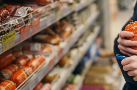 Сальчанка унесла с прилавка супермаркета продукты, но безнаказанной не осталась